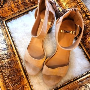 Tan vegan Suede Ankle Strap Tassel Size 7.5 (P2)